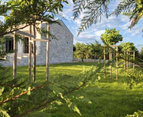 Moderní jednopodlažní vila obklopená přírodou v Rovinji - pic 2