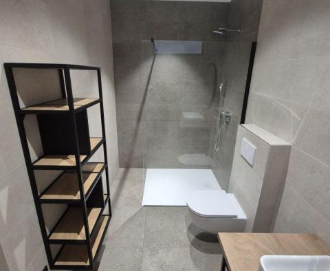 Moderní jednopodlažní vila obklopená přírodou v Rovinji - pic 22