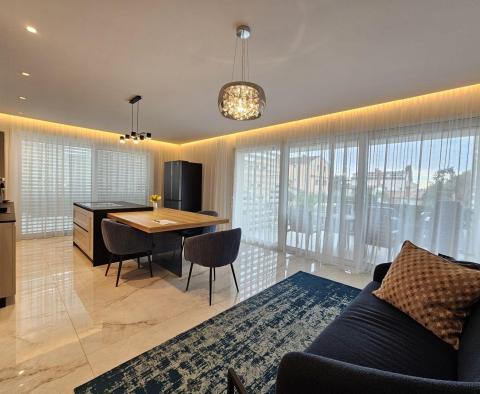 Luxusní 3-ložnicový apartmán 200m od pláže a centra města Rovinj - pic 12