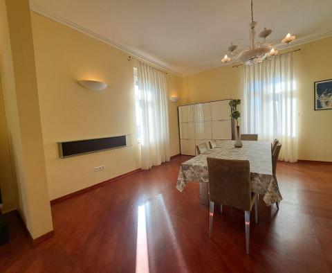 Luxurious apartment in the center of 180 m2 with 4 parking spaces - pic 16