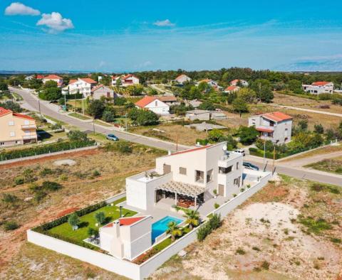 Remarkable 4**** star villa in Zadar area on a huge terrain - pic 5
