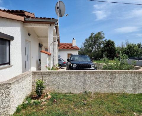 A tenger közelében található ingatlan Barbanban, úszómedencével - pic 9