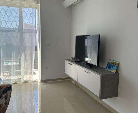 Einzigartiges Luxusapartment in 1. Linie im istrischen Novigrad, mit Pool und Dachterrasse - foto 6