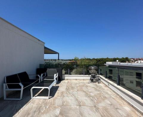 Einzigartiges Luxusapartment in 1. Linie im istrischen Novigrad, mit Pool und Dachterrasse - foto 19