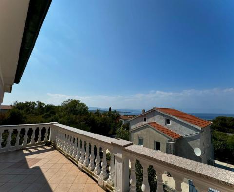 Spacious house with three apartments 600m from the sea in Malinska - pic 9