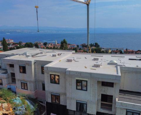 Penthouse dans un immeuble neuf près de la plage à Lovran, à vendre - pic 3