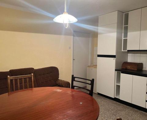 Haus in Kaštel, Buje, zur Investition! - foto 6