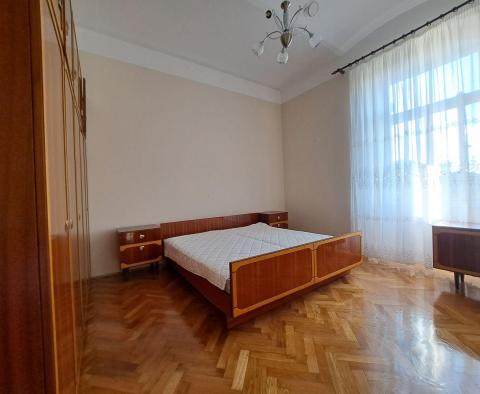 Квартира площадью 115 м2 с террасой в трех шагах от моря в Опатии, на продажу - фото 9