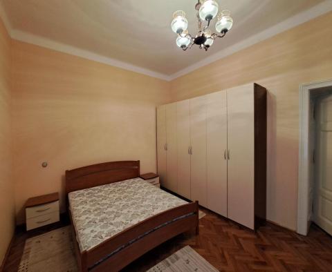 Квартира площадью 115 м2 с террасой в трех шагах от моря в Опатии, на продажу - фото 14