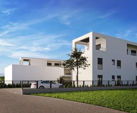 Penthouse de luxe dans un immeuble neuf, proche de la mer à Porec, à vendre - pic 2