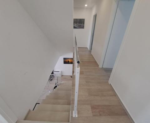 Luksusowa willa w zabudowie szeregowej w Privlace, z jacuzzi na dachu, na sprzedaż - pic 18