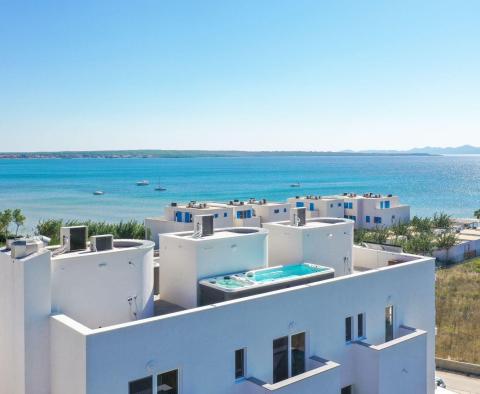 Villa jumelée de luxe à Privlaka, à 100 m de la mer, à vendre - pic 2