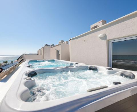 Villa jumelée de luxe à Privlaka, à 100 m de la mer, à vendre - pic 8
