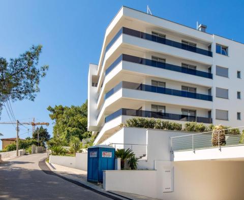 Superbe appartement dans un nouveau complexe à Opatija avec vue sur la mer, piscine partagée, garage, à vendre - pic 13