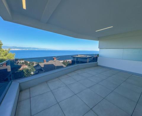 Superbe appartement dans un nouveau complexe à Opatija avec vue sur la mer, piscine partagée, garage, à vendre - pic 16