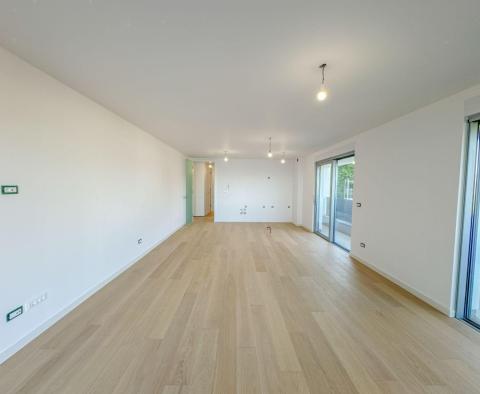 Superbe appartement dans un nouveau complexe à Opatija avec vue sur la mer, piscine partagée, garage, à vendre - pic 22
