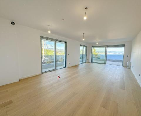 Superbe appartement dans un nouveau complexe à Opatija avec vue sur la mer, piscine partagée, garage, à vendre - pic 23