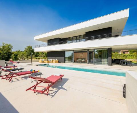 Kedvezményes! Modern tervezői villa Grožnjánban, eladó - pic 8