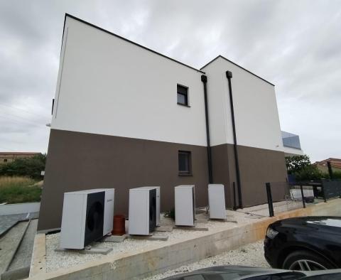 Porečben földszinti luxuslakás fűtött medencével eladó - pic 3
