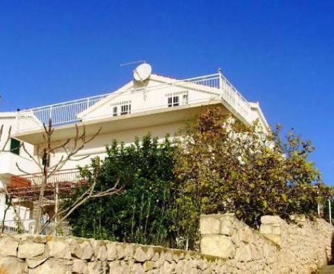 Traditional house on Ciovo just 100 meters from the beach, 4 apartments 