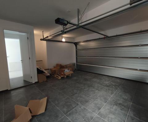 Moderní nová vila s výhledem na moře v uzavřeném kondominiu Banjole, 50 m od moře, na prodej - pic 35