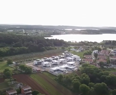Moderní nová vila s výhledem na moře v uzavřeném kondominiu Banjole, 50 m od moře, na prodej - pic 10