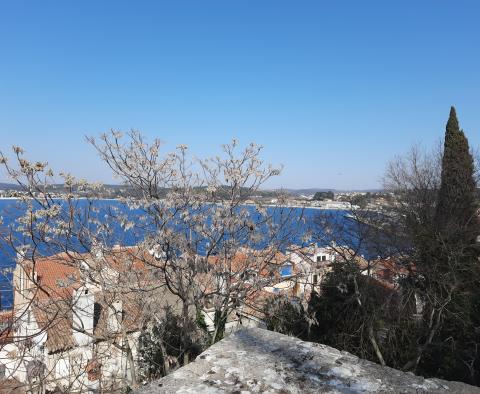 Ładne studio zaledwie 70 m od morza w Rovinj, na sprzedaż - pic 11