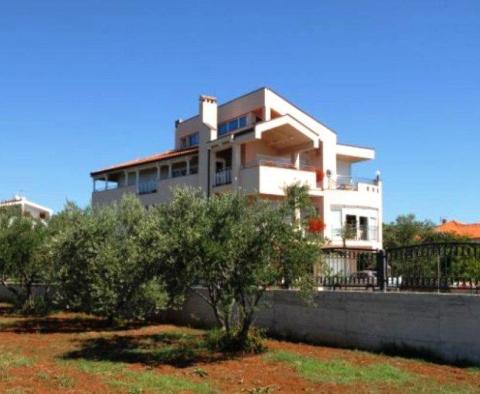 Spacieuse villa en bord de mer dans la région de Zadar avec une jetée et près de la plage ! - pic 14