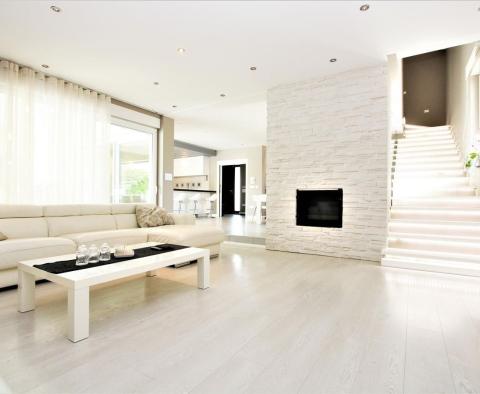 Modern villa near the sea and the city of Porec, for sale - pic 9