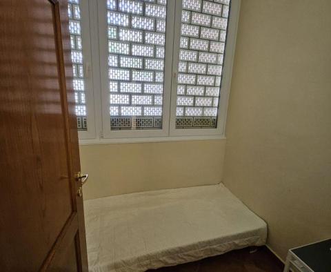 Продается квартира в Опатии с 3 спальнями, видом на море и бассейном - фото 38