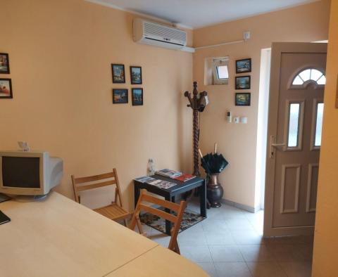 Продается квартира в Опатии с 3 спальнями, видом на море и бассейном - фото 51