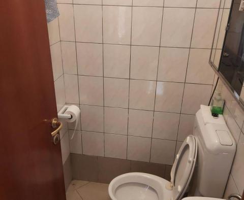 Продается квартира в Опатии с 3 спальнями, видом на море и бассейном - фото 54