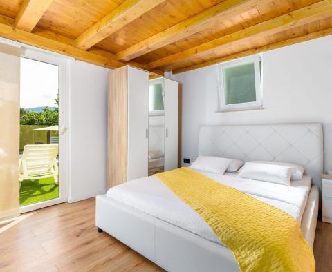 Neue Villa im mediterranen Stil in Bregi, Opatija mit zwei Wohneinheiten, Swimmingpool, Gästehaus, Taverne und Kinderspielplatz, zu verkaufen - foto 14