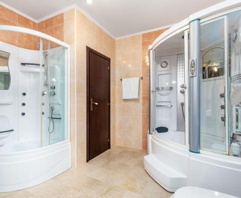 Neue Villa im mediterranen Stil in Bregi, Opatija mit zwei Wohneinheiten, Swimmingpool, Gästehaus, Taverne und Kinderspielplatz, zu verkaufen - foto 20