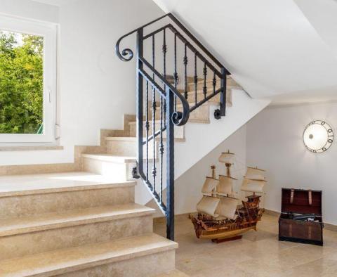 Neue Villa im mediterranen Stil in Bregi, Opatija mit zwei Wohneinheiten, Swimmingpool, Gästehaus, Taverne und Kinderspielplatz, zu verkaufen - foto 24
