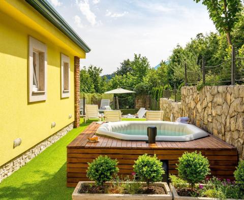 Neue Villa im mediterranen Stil in Bregi, Opatija mit zwei Wohneinheiten, Swimmingpool, Gästehaus, Taverne und Kinderspielplatz, zu verkaufen - foto 32