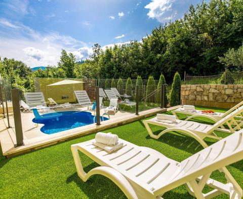 Neue Villa im mediterranen Stil in Bregi, Opatija mit zwei Wohneinheiten, Swimmingpool, Gästehaus, Taverne und Kinderspielplatz, zu verkaufen - foto 35
