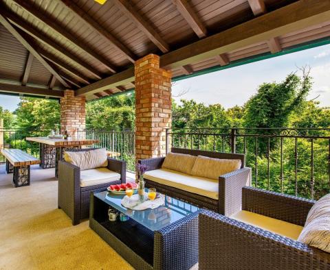 Neue Villa im mediterranen Stil in Bregi, Opatija mit zwei Wohneinheiten, Swimmingpool, Gästehaus, Taverne und Kinderspielplatz, zu verkaufen - foto 42