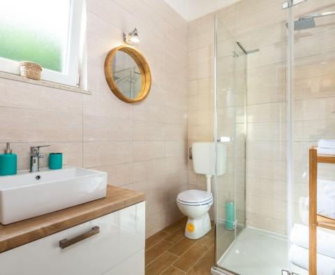Neue Villa im mediterranen Stil in Bregi, Opatija mit zwei Wohneinheiten, Swimmingpool, Gästehaus, Taverne und Kinderspielplatz, zu verkaufen - foto 56