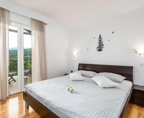 Neue Villa im mediterranen Stil in Bregi, Opatija mit zwei Wohneinheiten, Swimmingpool, Gästehaus, Taverne und Kinderspielplatz, zu verkaufen - foto 64
