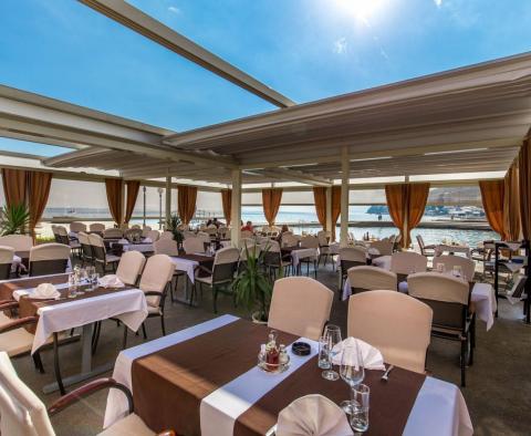 Neue Villa im mediterranen Stil in Bregi, Opatija mit zwei Wohneinheiten, Swimmingpool, Gästehaus, Taverne und Kinderspielplatz, zu verkaufen - foto 75