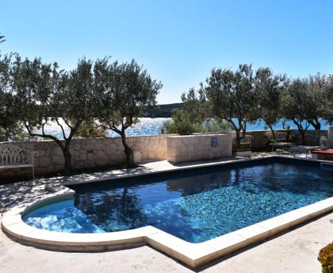 En exclusivité chez nous ! Superbe villa en 1ère ligne à Seget Donji, Trogir, à vendre ! - pic 6