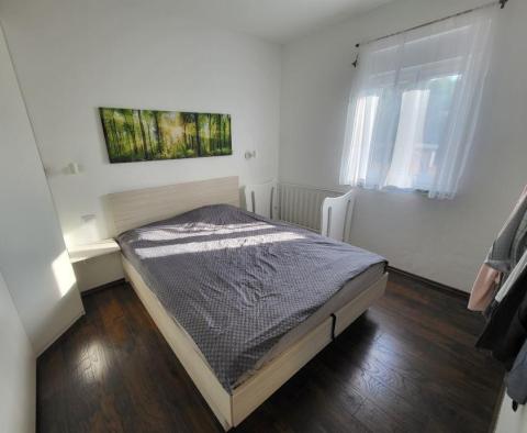 Wohnung mit Garage in großartiger Lage in Rovinj, zu verkaufen - foto 4