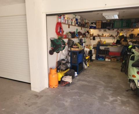 Wohnung mit Garage in großartiger Lage in Rovinj, zu verkaufen - foto 11