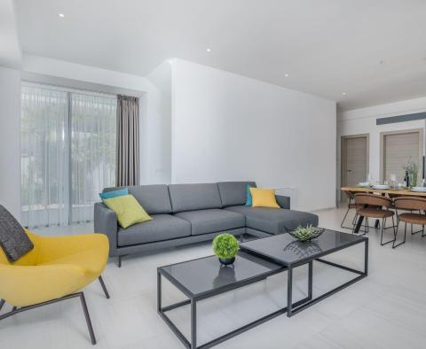 Moderní vila s panoramatickým výhledem na moře v Opatiji, na prodej - pic 16