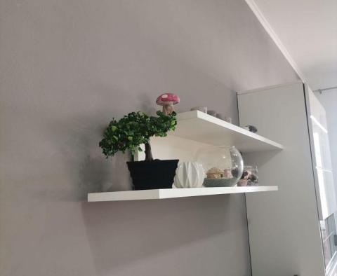 Appartement rénové de 2 chambres avec vue sur la mer à Liznjan, à vendre - pic 10