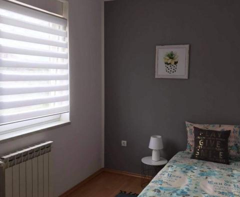 Appartement rénové de 2 chambres avec vue sur la mer à Liznjan, à vendre - pic 11