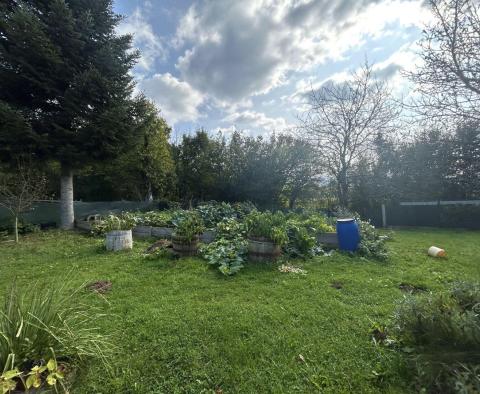 Steinhaus mit großem Garten in Sinac, Otocac - foto 13