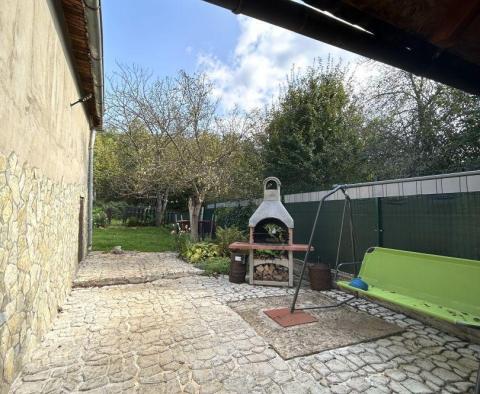 Steinhaus mit großem Garten in Sinac, Otocac - foto 15