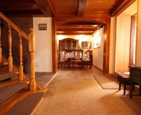 Steinhaus mit großem Garten in Sinac, Otocac - foto 19